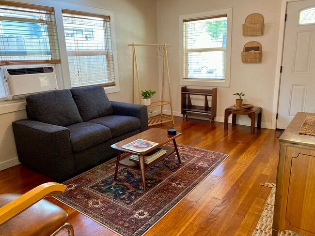 Building Photo - Available Now!  Bright Charmer in downtown Chico