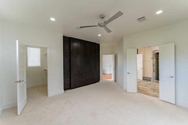 Building Photo - Gorgeous 4 bedroom, 5 bathroom House in Bouldin Creek!