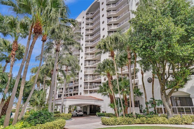 Building Photo - 3610 Yacht Club Dr