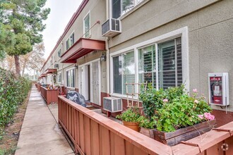 Building Photo - Santa Clara 2 bedroom, 1 bath Upstairs Con...