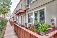 Building Photo - Santa Clara 2 bedroom, 1 bath Upstairs Con...