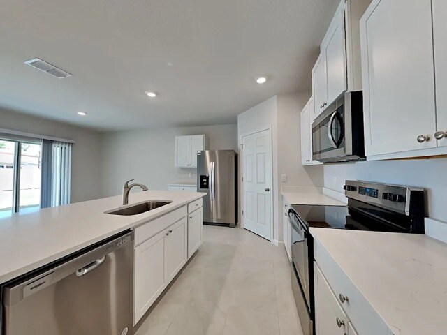 Building Photo - 565 Haleybury St SW