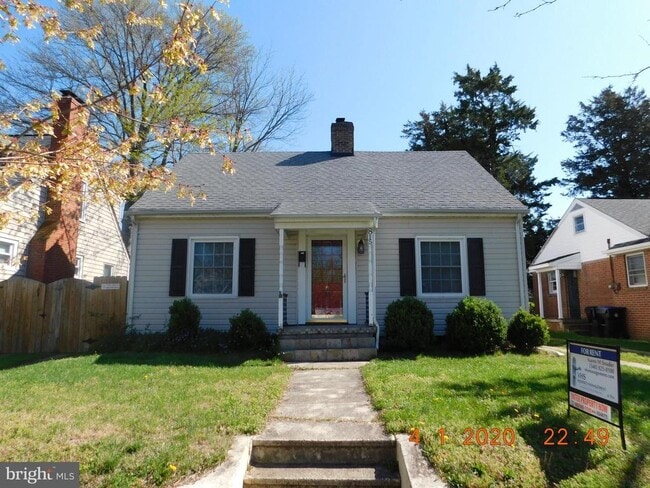 Building Photo - 815 Bright St