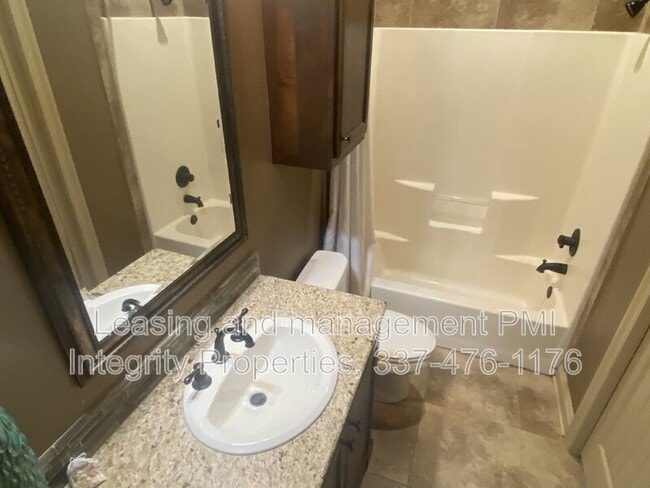 Building Photo - 330 Dunvegan Ct