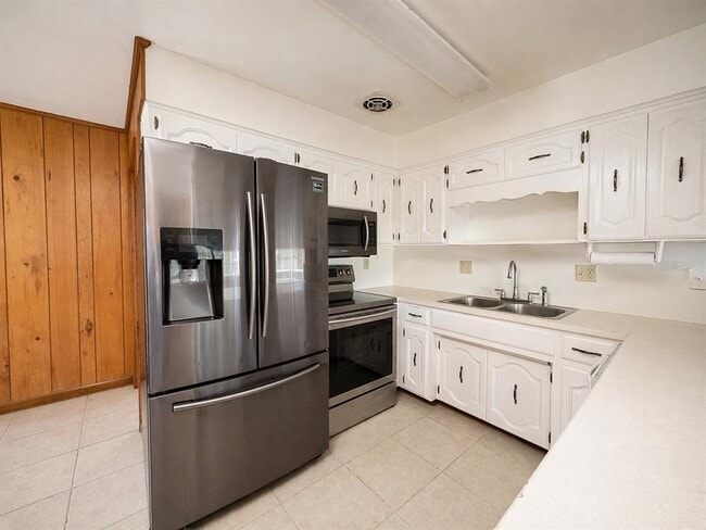 Building Photo - 728 Lake Ned Rd