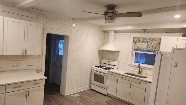 Building Photo - 417 Llanerch Ave