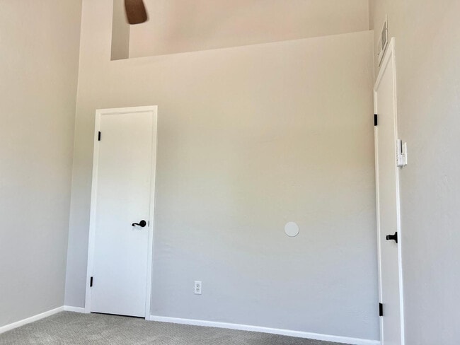 Building Photo - 6607 E Sheridan St