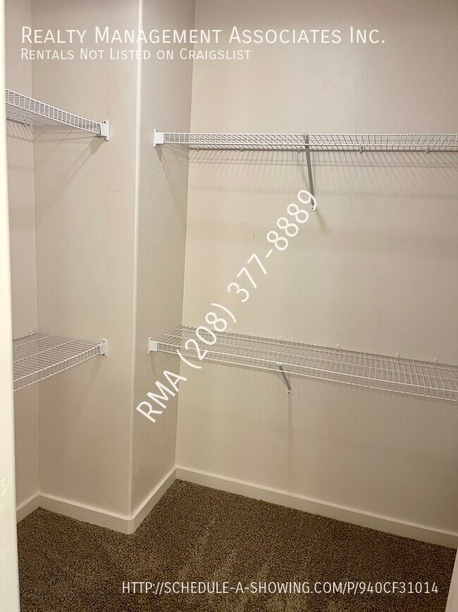 Building Photo - Gorgeous Townhouse Located in Meridian Nea...