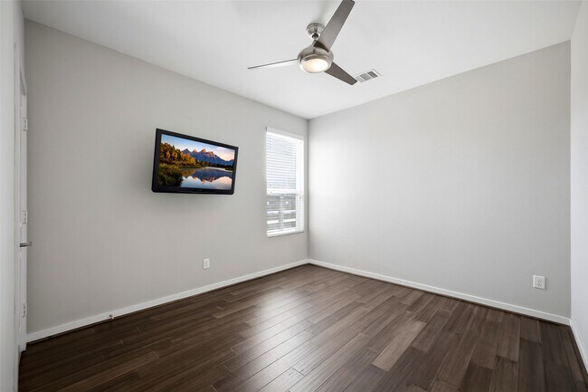 Building Photo - 605 Dumble St