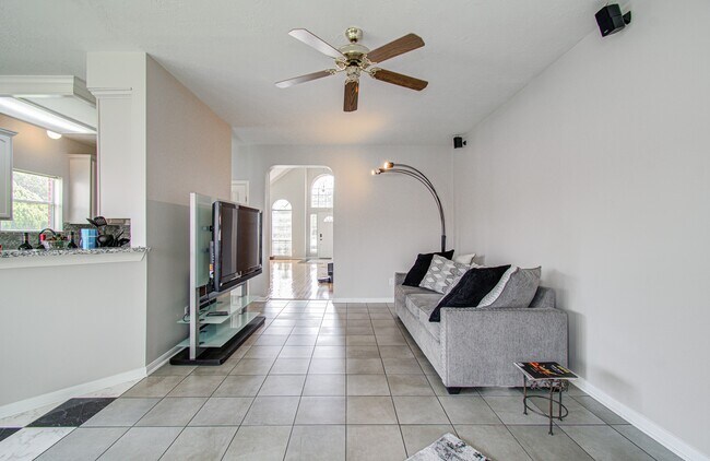 Building Photo - 3043 W Hampton Dr