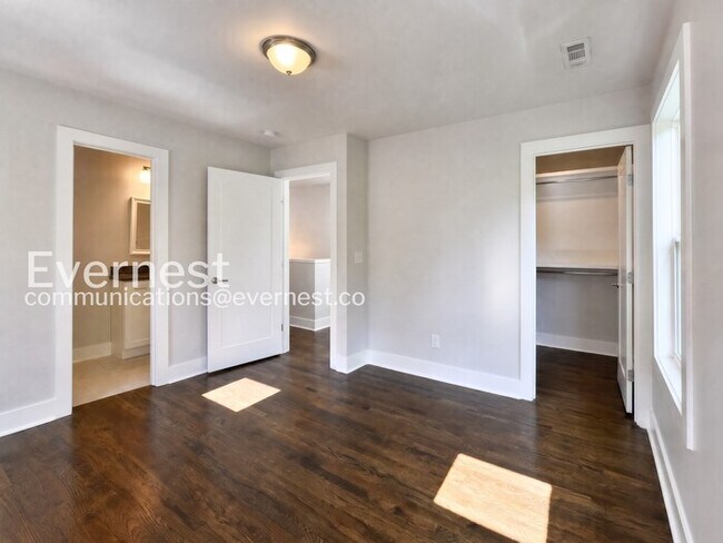 Building Photo - 3-Bed/3-Bath Home/Available Now!