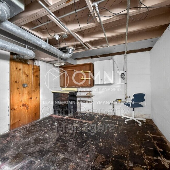 Building Photo - 11529 Roxbury St