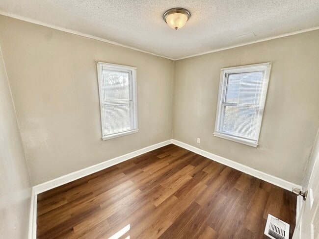 Building Photo - 2071 Hubert Ave