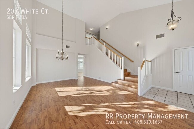 Building Photo - 207 White Ct