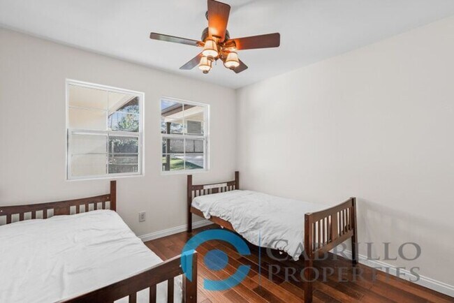 Building Photo - 7940 La Jolla Shores Dr