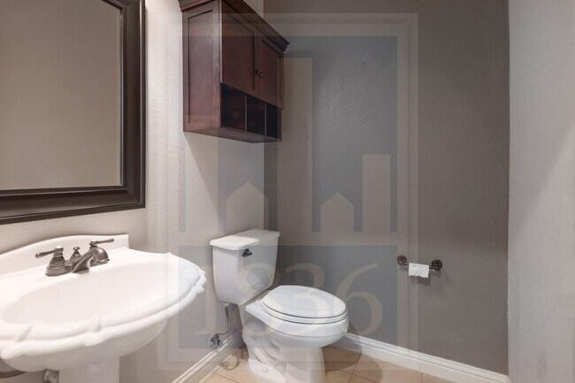 Building Photo - 2702 Lovett Ln