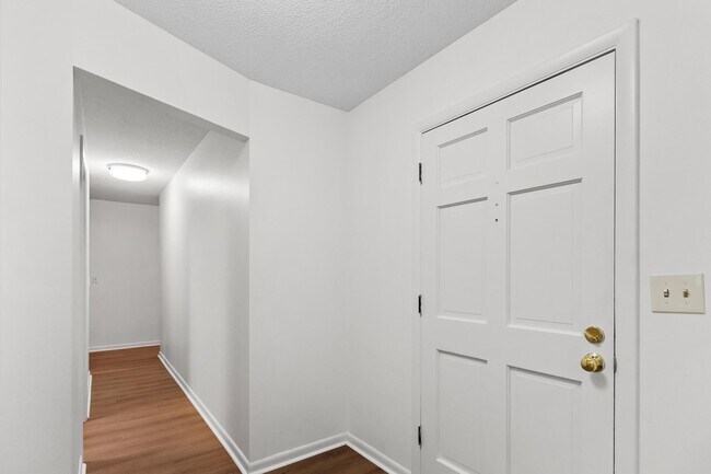Building Photo - 3108 Briarwood Dr