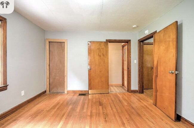Building Photo - 401 Hillcrest Dr