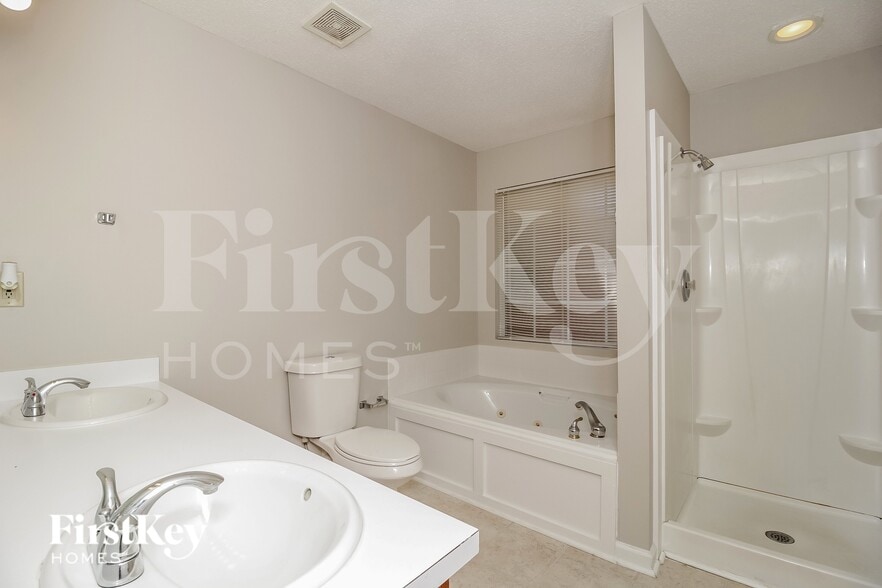 Building Photo - 420 Castlewood Rd