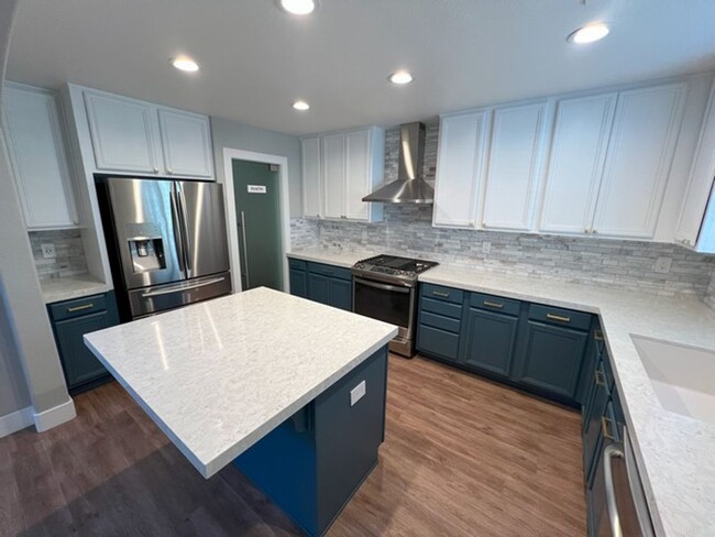 Building Photo - 1654 Lone Oak Trail