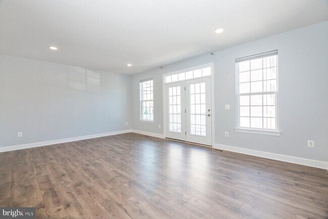 Building Photo - 8772 Elsing Green Dr