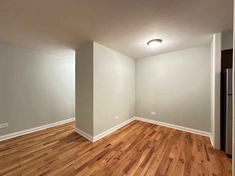 Building Photo - 704 Elm Pl