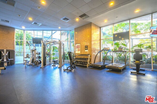 Building Photo - 801 S Grand Ave