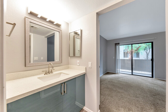 Building Photo - Modern Remodeled 2 Bedroom 2 Full Bath in ...