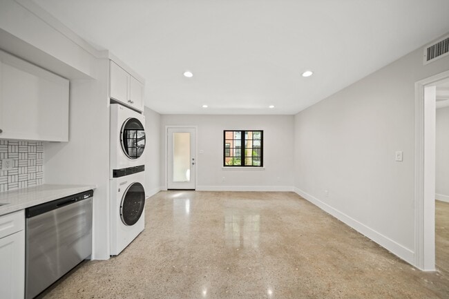 Building Photo - 520 Lovett Blvd