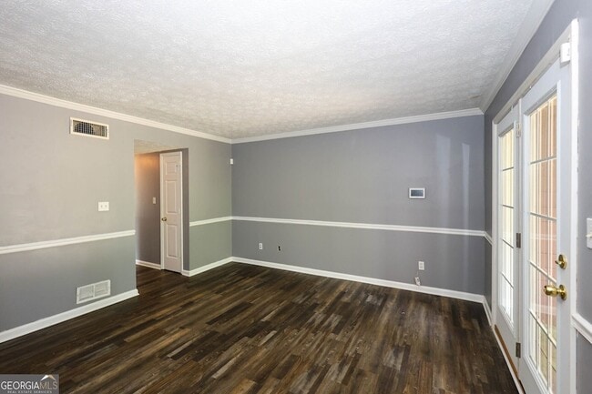 Building Photo - 5461 Park Pl S