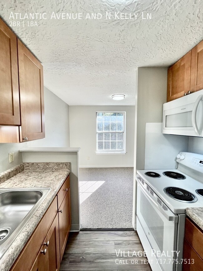 Building Photo - Newly-remodeled! Affordable 2-bed in Red L...