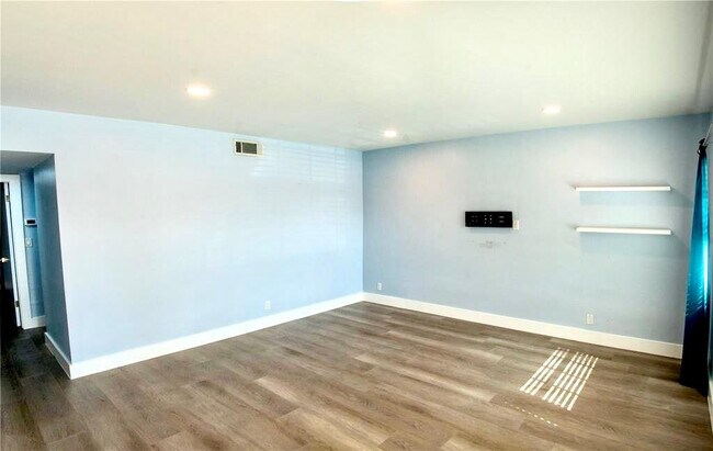 Building Photo - 1991 NE 32nd St