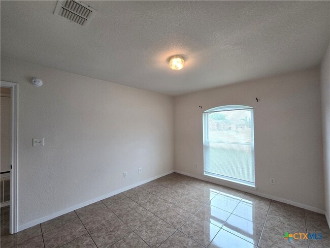 Building Photo - 5705 Mandalay Dr