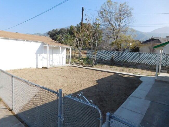 Building Photo - Farmhouse Style 2BD/1BA House For Rent   i...