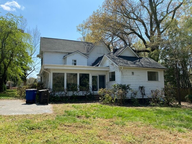 Building Photo - Lawn Care Included!!