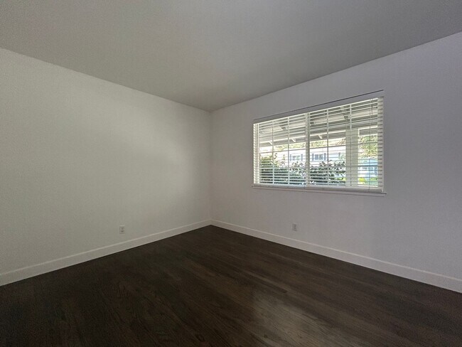 Building Photo - Recently Remodeled Single-Story 3/2 Gem in...