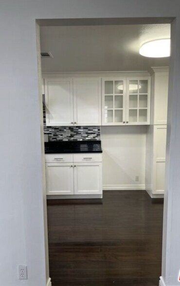 Building Photo - 4444 Wilshire Blvd