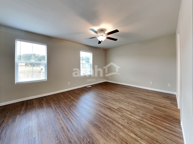 Building Photo - 218 Jasmine Ln