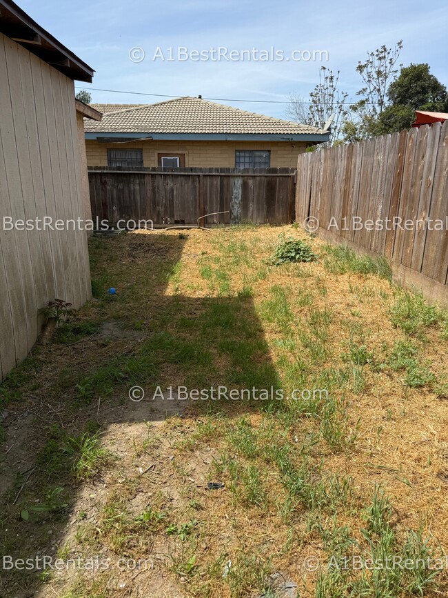 Building Photo - 1905 John St