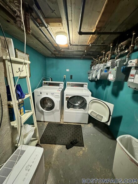 Building Photo - 525 E 3rd St