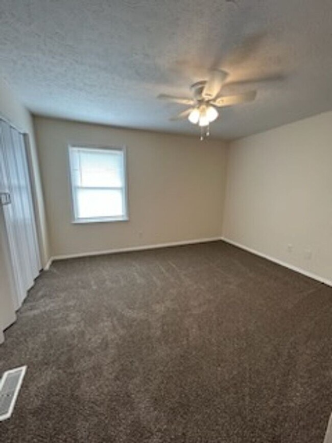 Building Photo - 1840 Woodland Ave