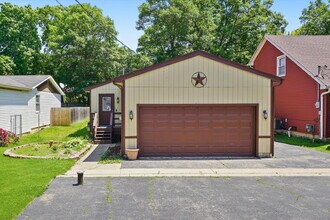 Building Photo - Updated 3-Bed/2-Bath Home with A Deck, Gar...
