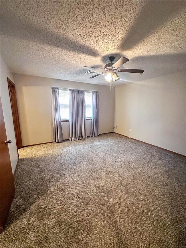 Building Photo - 4714 SE 47th St