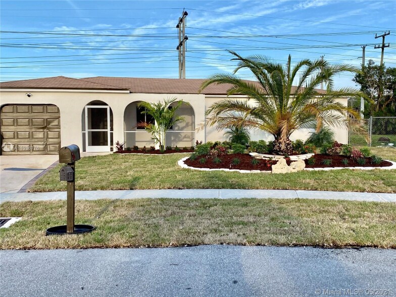 Primary Photo - 22592 Lombard Ave