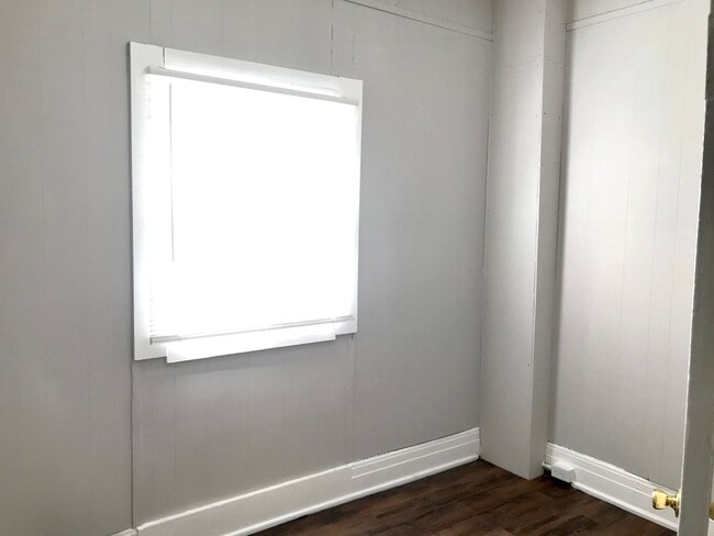 Building Photo - Historic Rivermont/Downtown End Unit
