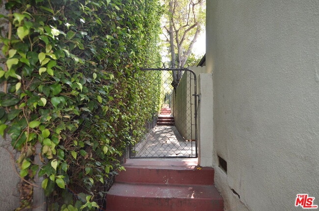 Building Photo - 3113 5th St