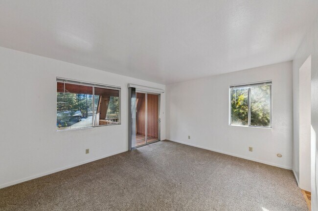 Building Photo - 993 Woodchuck Ct