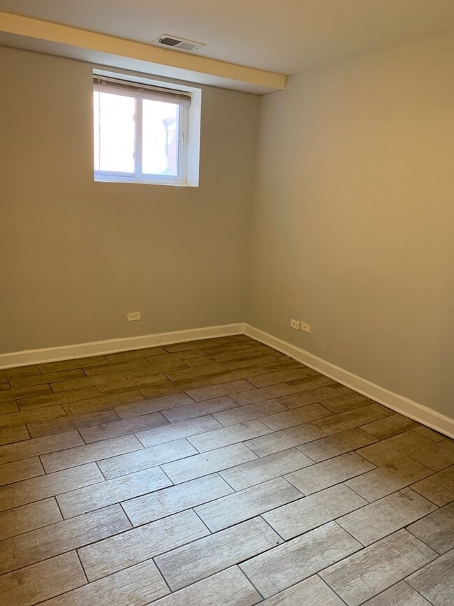 Building Photo - 1619 W Wallen Ave