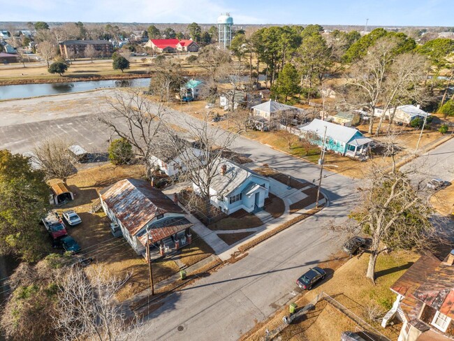 Building Photo - 503 E 5th St