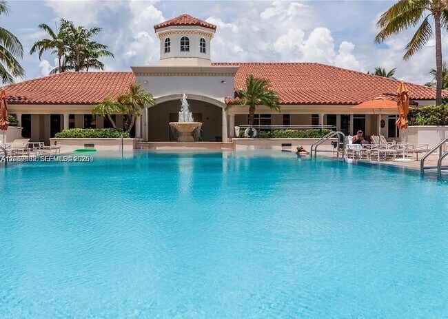 Building Photo - 19900 E Country Club Dr